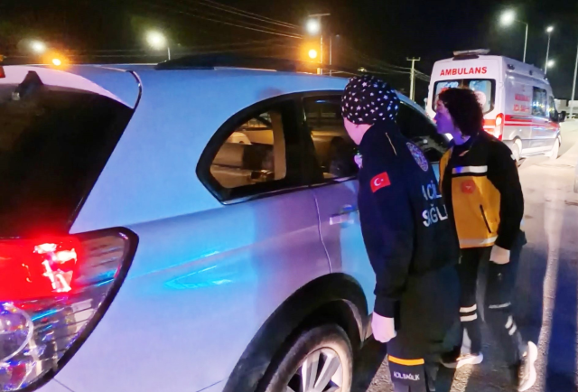 Kapısı açık aracın içine bakan hemen telefona sarıldı! Gerçek bambaşka çıktı