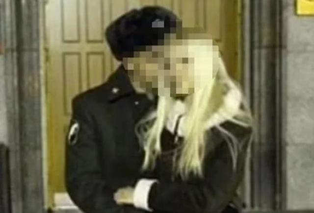 Kocasına 'Ukraynalı kadınlara tecavüz ederken prezervatif tak' diyen Rus asker eşi hakkında yakalama kararı