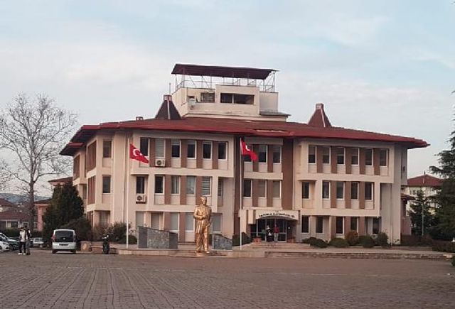 Kaymakamlıkta şüpheli ölüm! Koltuğunda hareketsiz yatarken bulundu