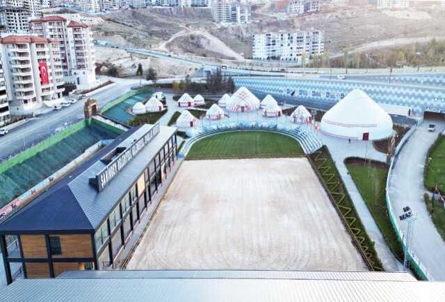 Gençler, Şahinbey Belediyesi Geleneksel Sporlar Merkezinde ata sporlarını öğreniyor