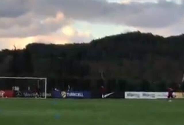 A Milli Takım'da Halil Dervişoğlu'ndan Uğurcan Çakır'a füze! Başarılı kaleci kıpırdayamadı