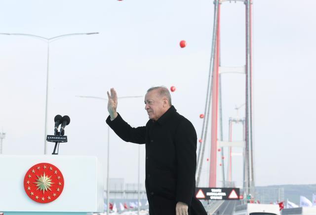 1915 Çanakkale Köprüsü orta açıklığı itibarıyla dünyanın en uzun köprüsü oldu