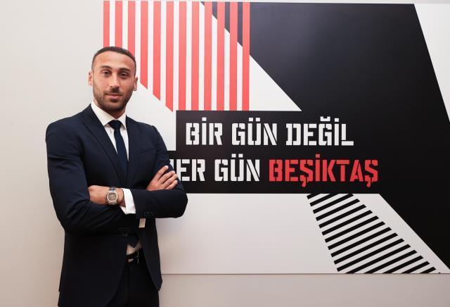 Cenk Tosun resmen Beşiktaş'ta: Yuvana hoş geldin Tosun Paşa