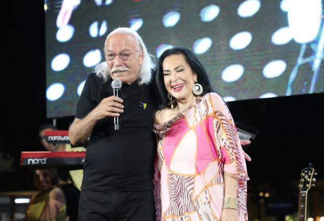 Cahit Berkay'dan Türkan Şoray'a... 'AŞIKTIM!'