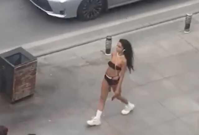 Melisa Aydınalp kimdir? Manken Melisa Aydınalp kaç yaşında, neden bikini ile sokağa çıkıyor?