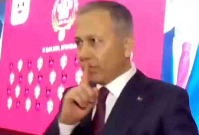 Bakan Yerlikaya, Narin cinayetini soran muhabire 'sus' işareti yaptı