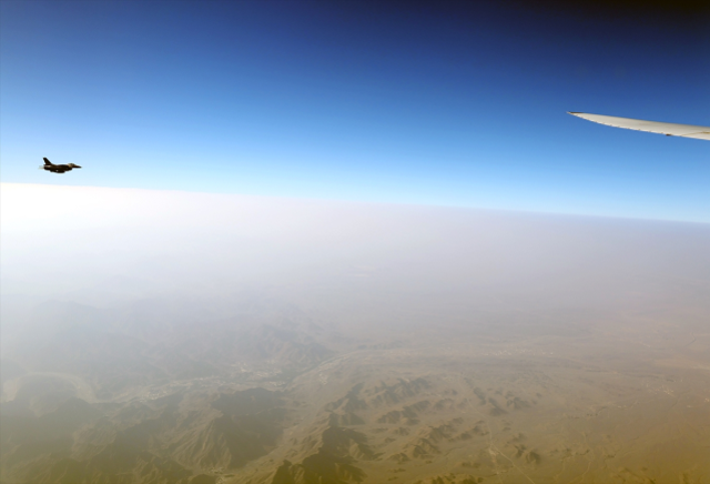 Cumhurbaşkanı Erdoğan'a Umman'da görkemli karşılama! F-16'lar peş peşe havalandı