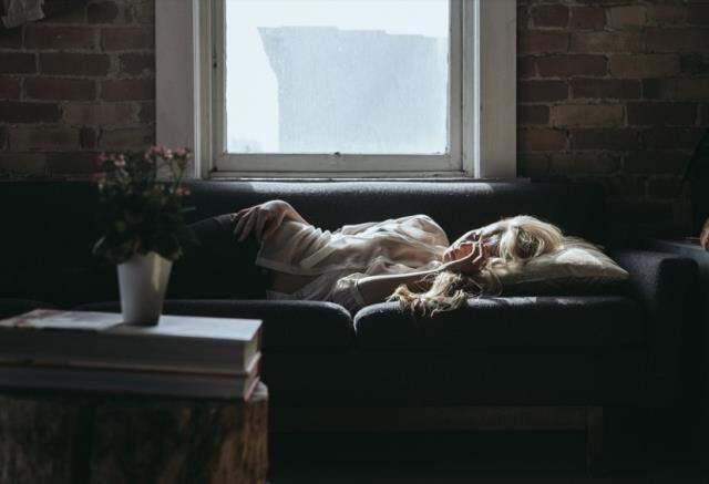 Rüyada ölmüş birini canlı görmek ne anlama gelmektedir? Rüyada ölmüş birini canlı görmek ne demektir?