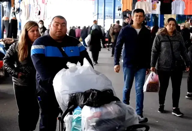 Edirne'de alışveriş çılgınlığı! Bulgar ve Yunan turistler aldıklarını güçlükle taşıdı