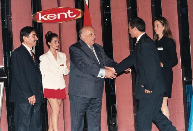 Demirel'in efsane fotoğrafının öyküsü! Bu pozu yakalayan kişiyi bizzat ödüllendirdi