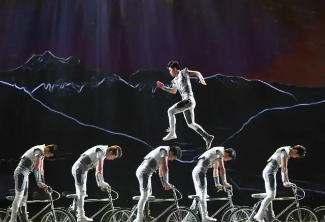 Çin'in Puyang Kentinden Nefes Kesici Akrobasi Gösterileri