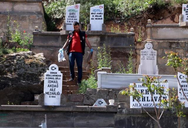 Mezarlıkta eski kız arkadaşını bıçaklayan çocuk, 9 yıl hapis cezasına çarptırıldı
