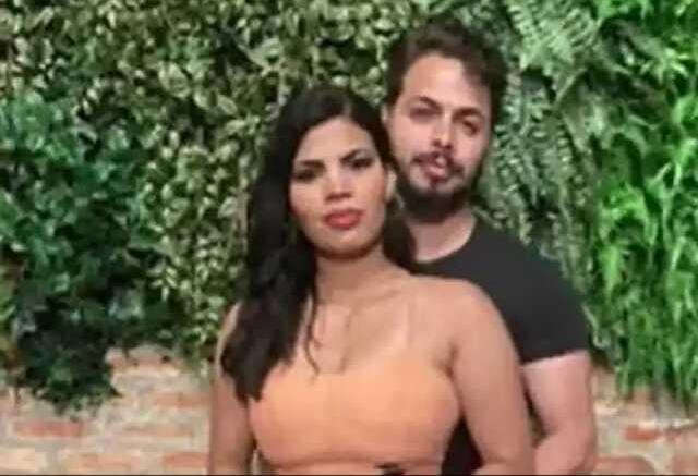 Brezilya'da kız arkadaşı ile kaldırımda öpüşen adam ve kız arkadaşına otomobil çarptı