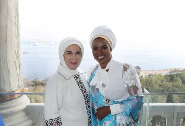 Emine Erdoğan İstanbul'a gelen devlet başkanlarının eşleriyle Topkapı Sarayı'nı ziyaret etti