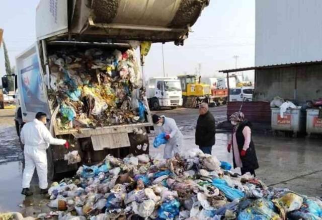 Manisa'da Yanlışlıkla Atılan Altın Çöp Kutusunda Bulundu