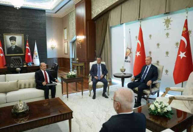 CHP lideri Özel'den boş koltuk yorumu: Sorun iadeiziyaret adımıyla çözüldü