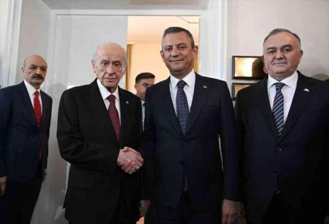 Bahçeli'den Özel için övgü dolu sözler: Sizinle birlikte CHP hareketlendi