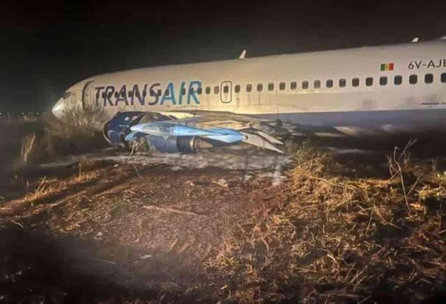 50 yolcu taşıyan Boeing 737 uçağı, Japonya'nın Fukuoka Havalimanı'ndan kalkıştan kısa bir süre sonra acil iniş yapmak zorunda kaldı