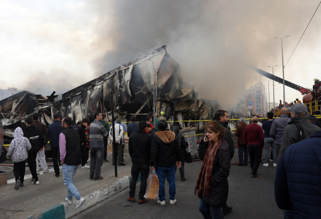 Tahran'daki bir çarşıda yangın çıktı: 200 dükkan küle döndü