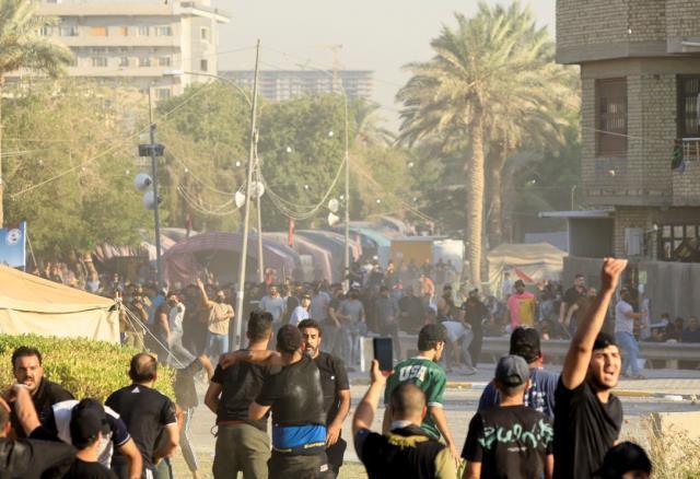 Son Dakika! Şii lider Sadr, destekçilerine 1 saat içinde parlamentodan tamamen çekilmeleri için çağrı yaptı