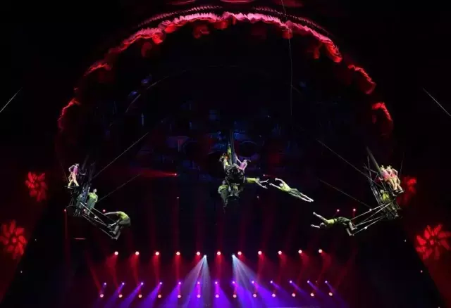 Çin'in Puyang Kentinden Nefes Kesici Akrobasi Gösterileri