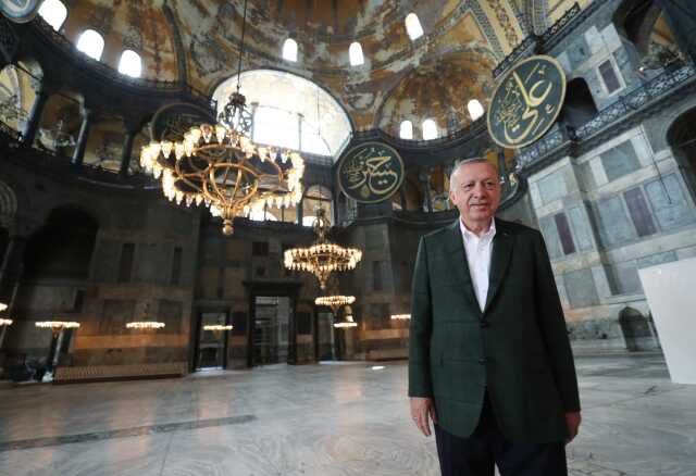 Cumhurbaşkanı Erdoğan seçim programını Ayasofya'da akşam namazı ile sonlandırdı