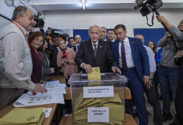 Bahçeli'nin oy kullandığı sandıktan Kılıçdaroğlu birinci çıktı