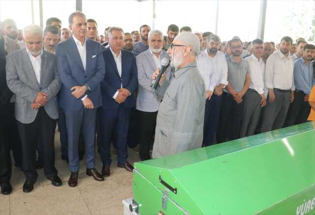 HÜDA PAR Adana İl Sekreteri Sacit Pişgin'in cenazesi binlerce kişinin katılımıyla defnedildi