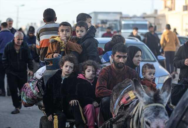 İsrail ateşkese sadık kalmadı! Gazze Şeridi'nin güneyinden kuzeyine dönmeye çalışan Filistinlilere ateş açıldı, çok sayıda yaralı var