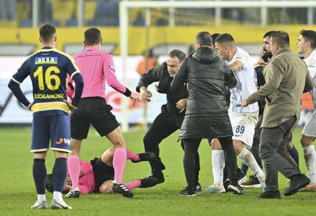 Ankaragücü Başkanı Faruk Koca'nın Halil Umut Meler'e saldırı anının en net görüntüleri ortaya çıktı