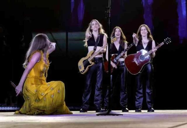 Taylor Swift Eras Turnesi için makyaj, saçı ve elbisesi için 4.3 milyon dolar harcadı