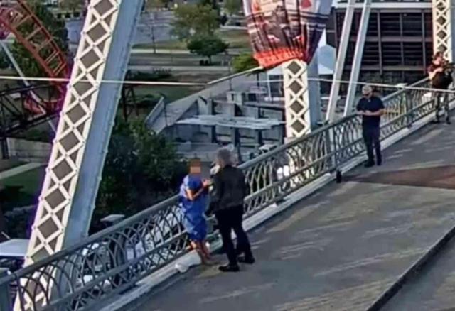 Rock Yıldızı Jon Bon Jovi, intihar girişiminde bulunan kadını kurtardı