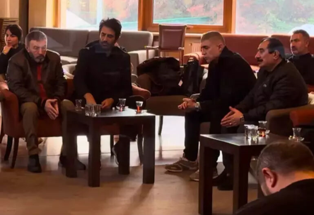 Mahsun Kırmızıgül, annesi için mevlit okuttu; herkes katılan bir isme dikkat kesildi