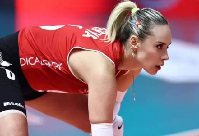 Derya Çayırgan hangi takımlarda oynadı?
