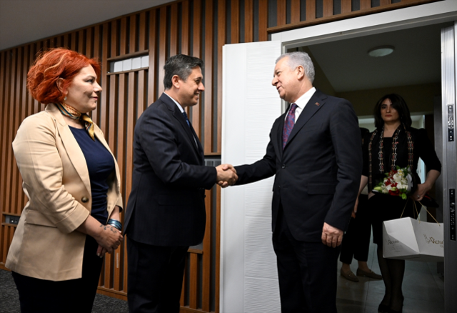 MHP-DEM Parti bayramlaşmasına damga vuran 'çay' şakası