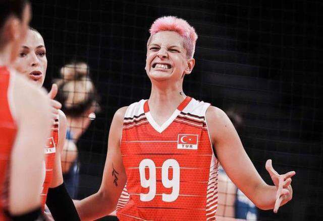Kadın Voleybol Takımı'nın yıldızı Ebrar Karakurt'un kız arkadaşıyla yaptığı paylaşıma beğeni yağdı