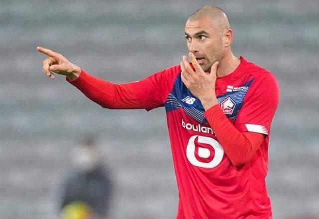 Lille'in hocası, Milli futbolcumuz Burak Yılmaz'ı golfçüye benzetti