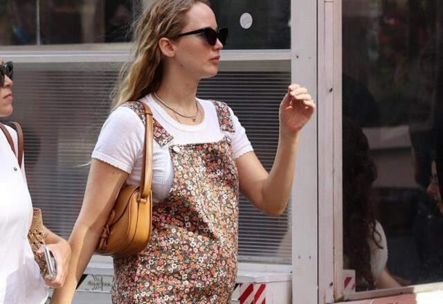 Hamile Jennifer Lawrence'den canlı yayında ağızları açık bırakan cinsel ilişki itirafı! Sunucu bile utandı