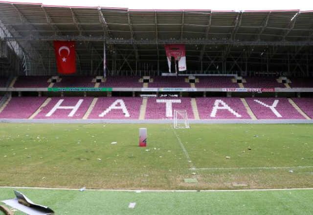 Depremden saatler önce yaşanan sevinç, yerini acıya bıraktı! İşte Hatay Stadı'nın son hali