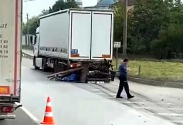 TIR'a arkadan çarpan otomobilin sürücüsü Tevfik, öldü