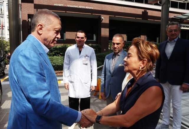 Cumhurbaşkanı Erdoğan, denizde kaza geçiren Sabancı çiftini ziyaret etti