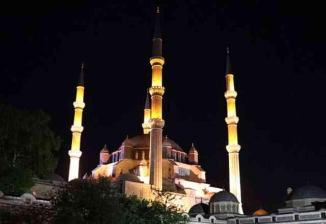 Dinimizde kandil var mı? İslam'da kandil var mıdır? İslamiyet'te Kandil gecesinin yeri ve önemi nedir?