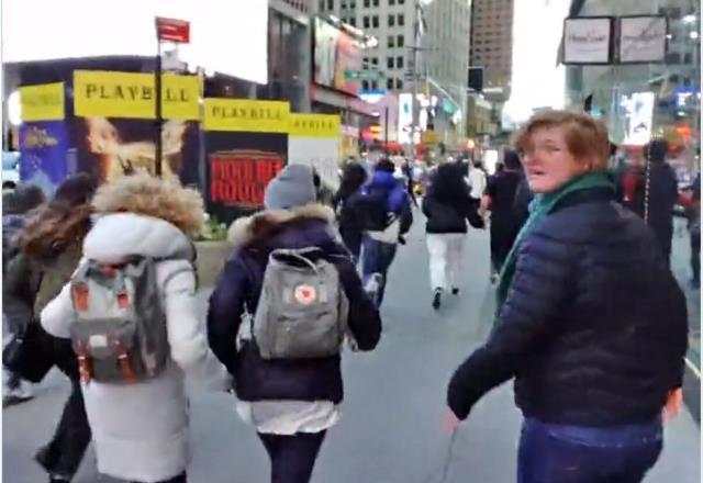 New York'un dünyaca ünlü Times Meydanı'nda korkutan patlama! Vatandaşlar böyle kaçıştı