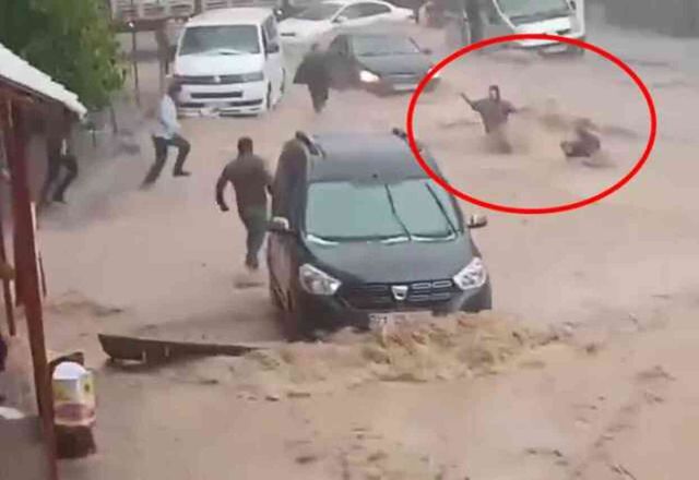 Şırnak'ta sel sularına kapılan 1'i çocuk 2 kişiyi çevredekiler kurtardı