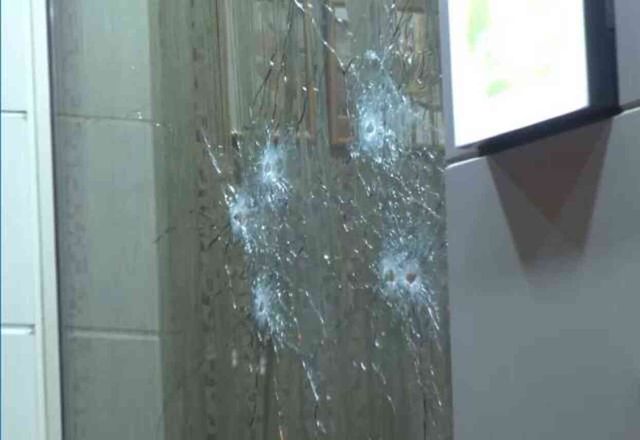 Otele el bombası atan saldırgana silahla karşılık verdi! Faciadan kıl payı dönüldü