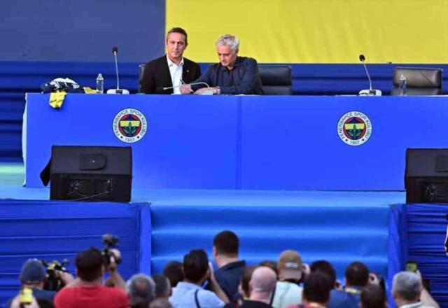 Kadıköy'de tarihi imza! Mourinho, resmen Fenerbahçe'de
