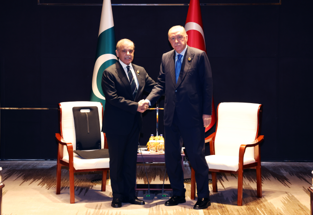 Cumhurbaşkanı Erdoğan ve eşi Şanghay Zirvesi'nde aile fotoğrafına katıldı