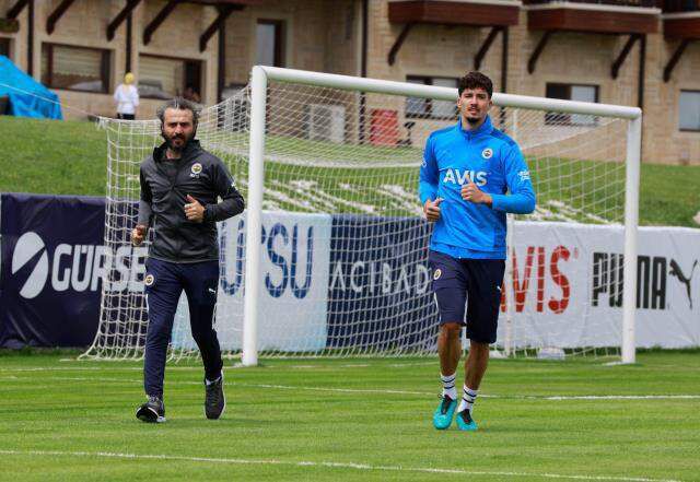 Fenerbahçe'nin gözbebeği Altay Bayındır, formayı Berke Özer'e kaptırabilir