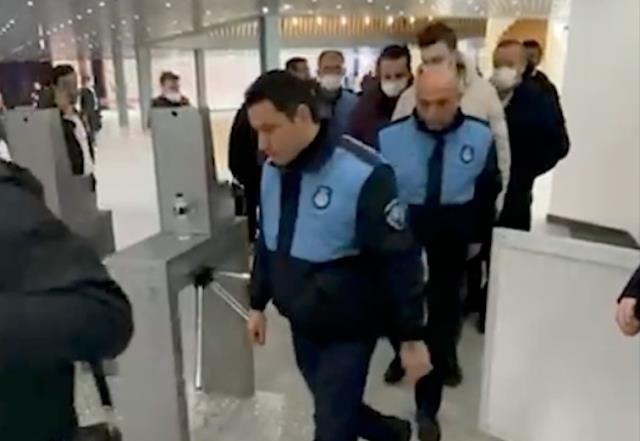 Bakırköy Belediyesi zabıtaları yerli - yabancı ziyaretçilerin önünde Nobel Expo Fuarı'nı bastı