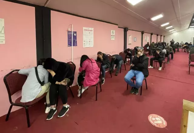 Jandarmayı görünce kumar aletlerini asitle yok etmek istemişler: Sözde sendikaya kumar baskını kamerada